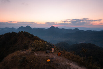 内燃机车（火车）可分为哪些种类？